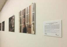 Hodnik CPI s fotografsko razstavo Srednje frizerke šole Ljubljana