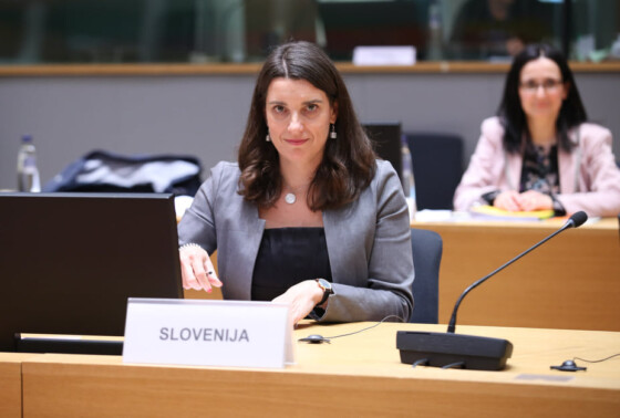 Ministrica MIZŠ, dr. Simona Kustec