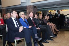 Slavnostni gostje na 30. obletnici CPI: dr. Vinko Logaj minister za vzgojo in izobraževanje, dr. Nataša Pirc Musar, predsednica Republike Slovenije, mag. Gregor Mohorčič, direktor CPI, Dan Juvan, državni sekretar na Ministrstvu za delo, družino, socialne zadeve in enake možnosti, Helena Žnidarič, vodja Središča za razvoj poklicnega izobraževanja, mag. Darija Štarkl, vodja Središča za razvoj poklicnih kvalifikacij, Tina Mrzel, CPI Foto: Tadej Bernik