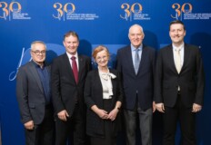 Bivši in sedanji direktor Centra RS za poklicno izobraževanje: Elido Bandelj, mag. Gregor Mohorčič, direktor CPI, Metka Zevnik, mag. Janez Damjan, Aleksandar Sladojević Foto: Tadej Bernik