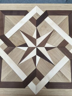 prikaz intarzije na parketu